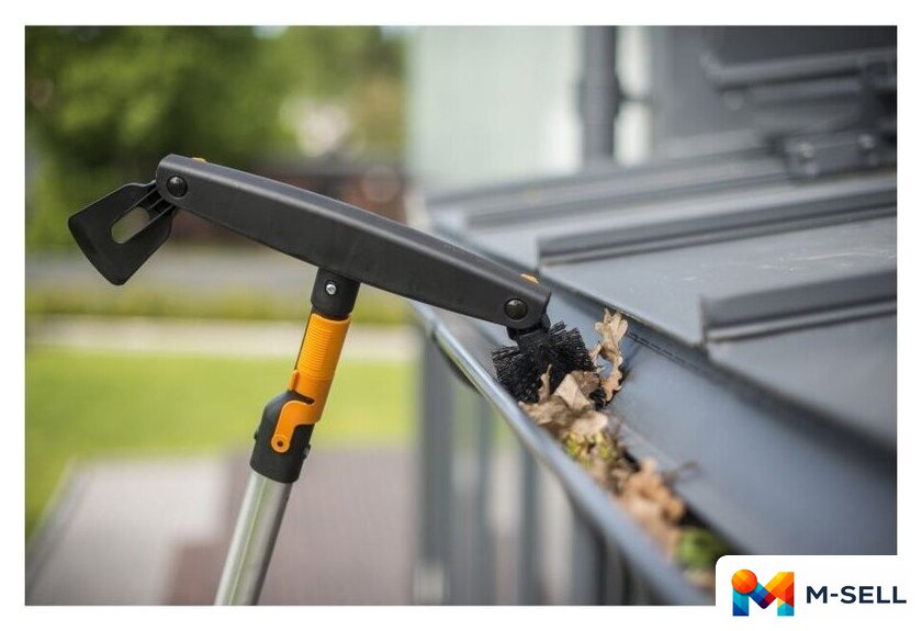 Очиститель желобов Fiskars 1001414 - Изображение №4 — Мульти e-магазин M-SELL