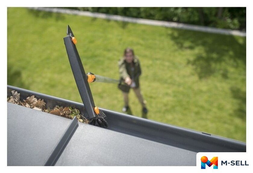 Очиститель желобов Fiskars 1001414 - Изображение №6 — Мульти e-магазин M-SELL