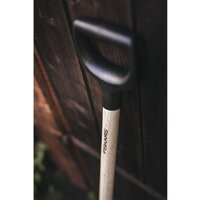 Лопата совковая Fiskars 1066723 - Превью изображения №5 — Мульти e-магазин M-SELL